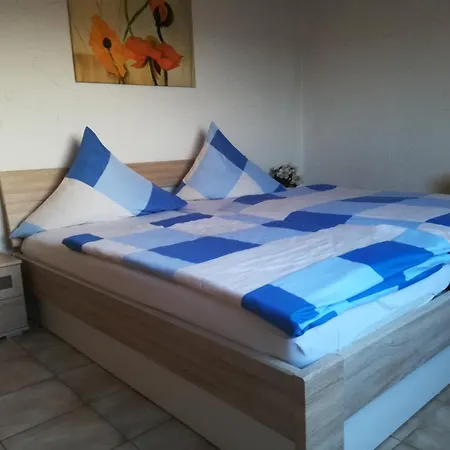 In Silbecke Mit Pool Und Wald * 阿滕多恩