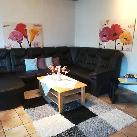 In Silbecke Mit Pool Und Wald