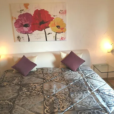 In Silbecke Mit Pool Und Wald