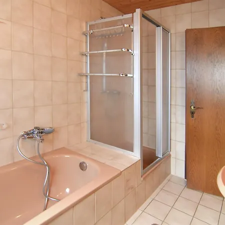 In Silbecke Mit Pool Und Wald *