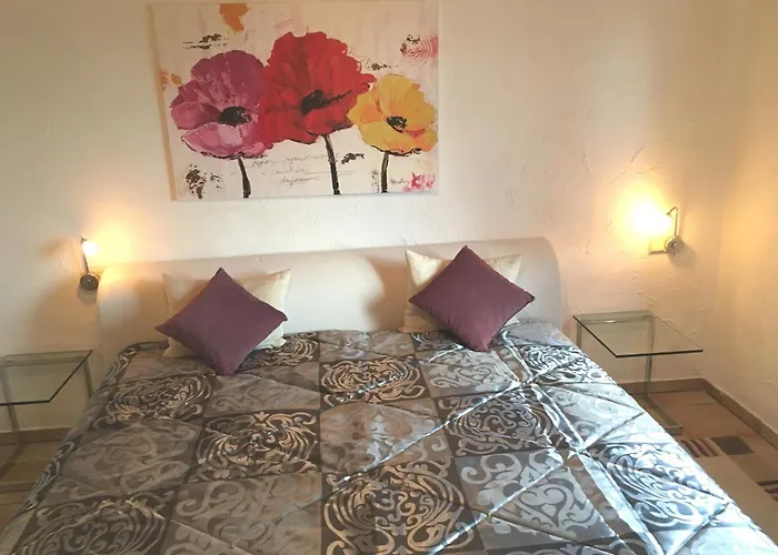 In Silbecke Mit Pool Und Wald