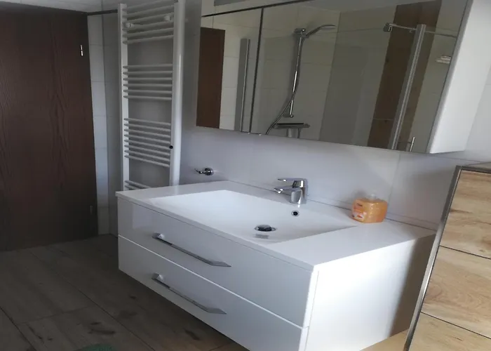 In Silbecke Mit Pool Und Wald *